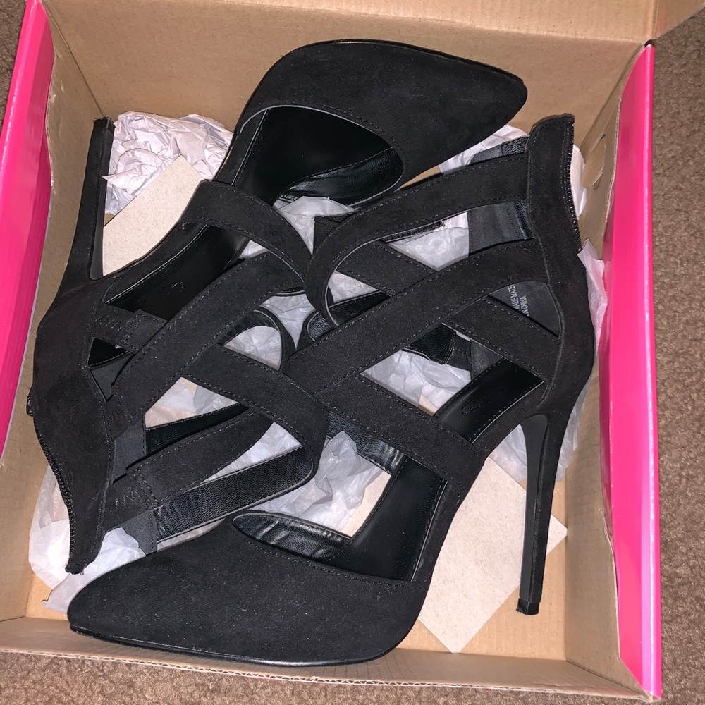 Heels - Picture 3 of 6